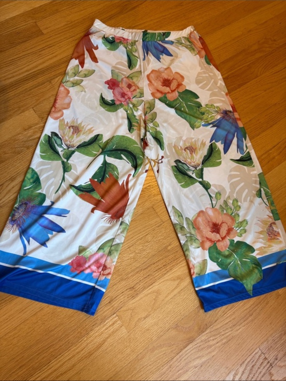 Floral Wide-Leg  womens culottes in White and Blue